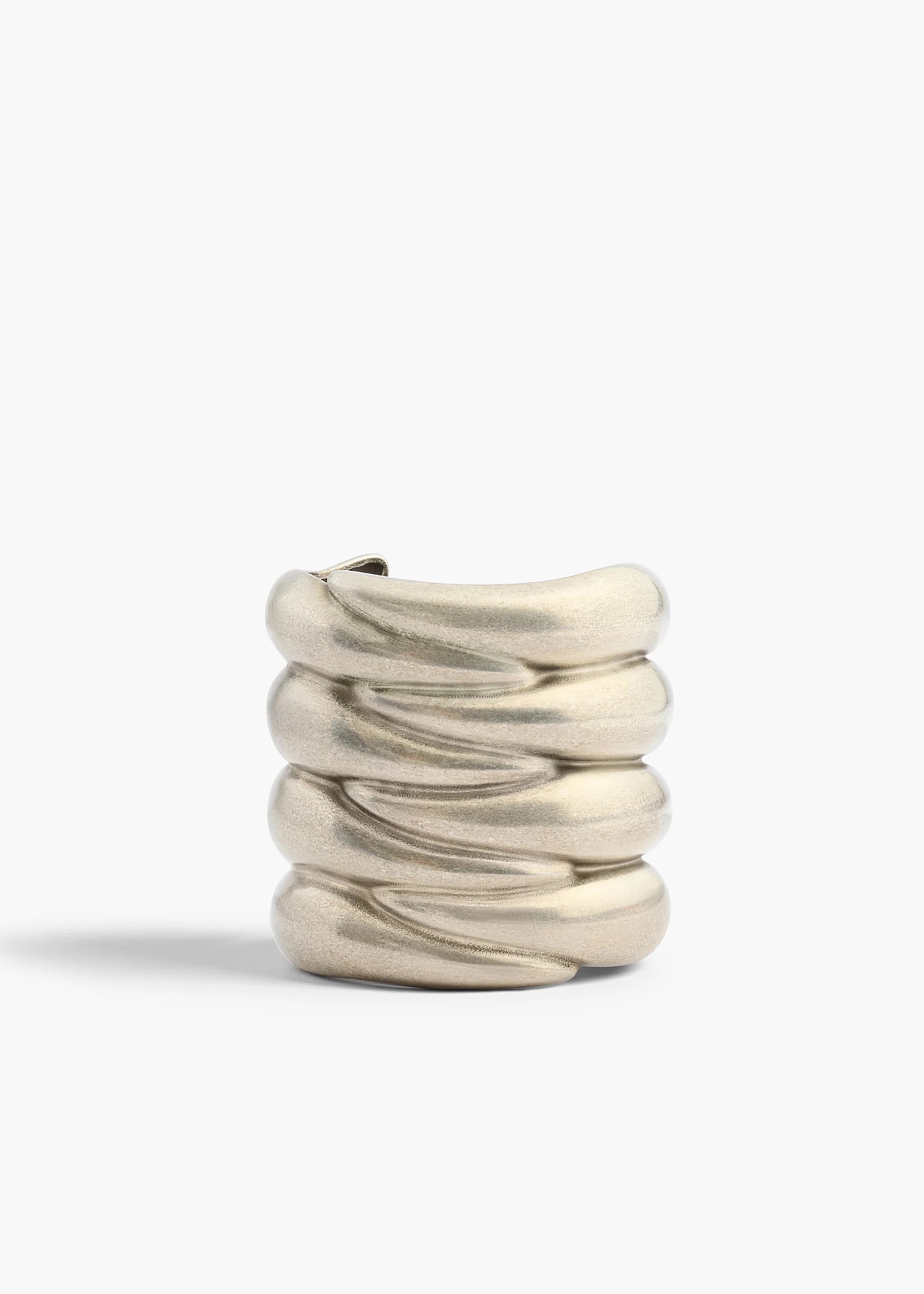 Королевская роскошь, минимальный минимализм и другие бижу-тренды весна-лето 2026 (фото 27)