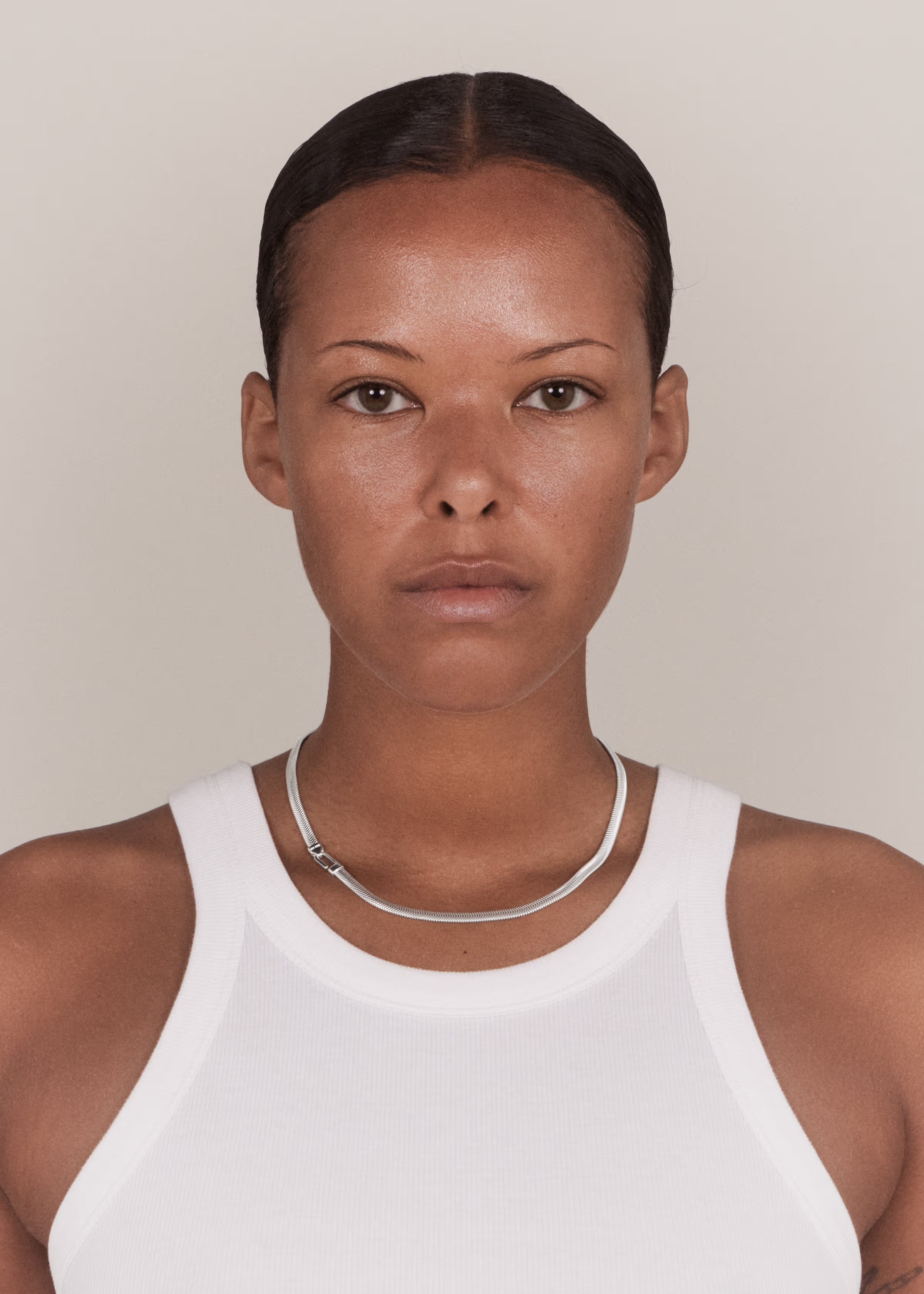 Королевская роскошь, минимальный минимализм и другие бижу-тренды весна-лето 2026 (фото 43)