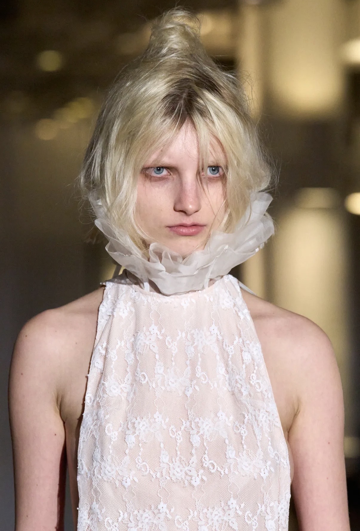 Асимметрия и глянцевые губы: бьюти-тренды Недель моды в Нью-Йорке и Лондоне сезона осень-зима 2026 (фото 6)