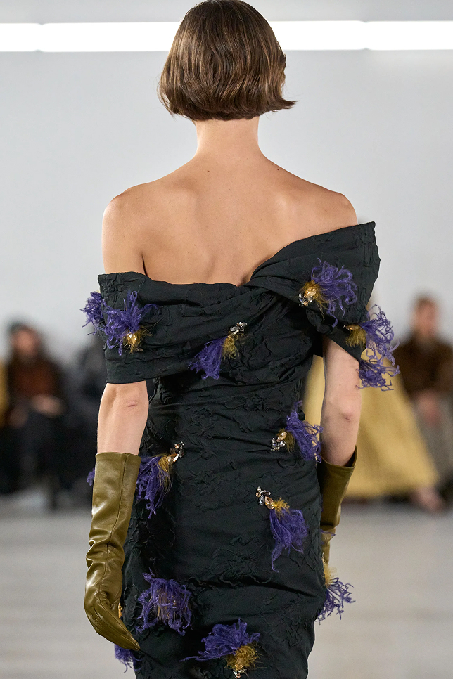 Чем запомнились Недели моды в Нью-Йорке и Лондоне сезона осень-зима 2026 (фото 56)