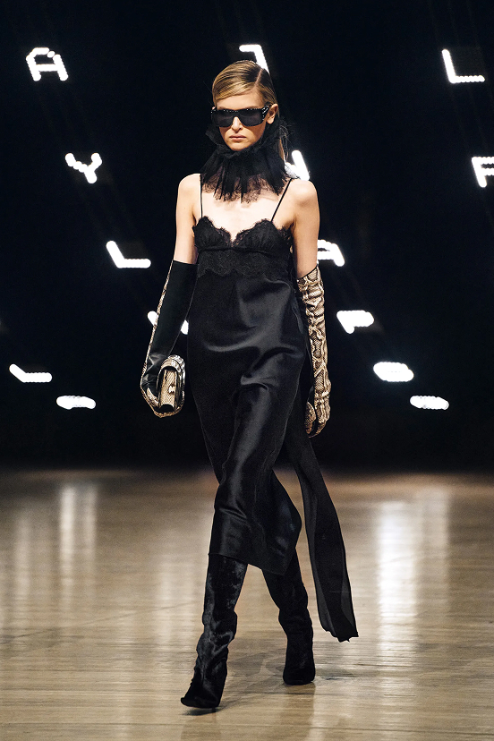 Чем запомнились Недели моды в Нью-Йорке и Лондоне сезона осень-зима 2026 (фото 57)