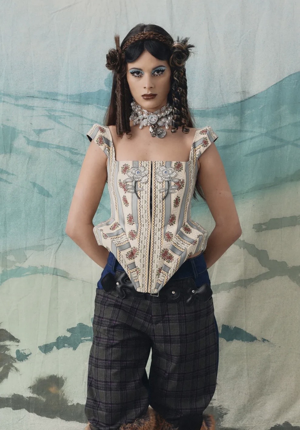 Асимметрия и глянцевые губы: бьюти-тренды Недель моды в Нью-Йорке и Лондоне сезона осень-зима 2026 (фото 14)