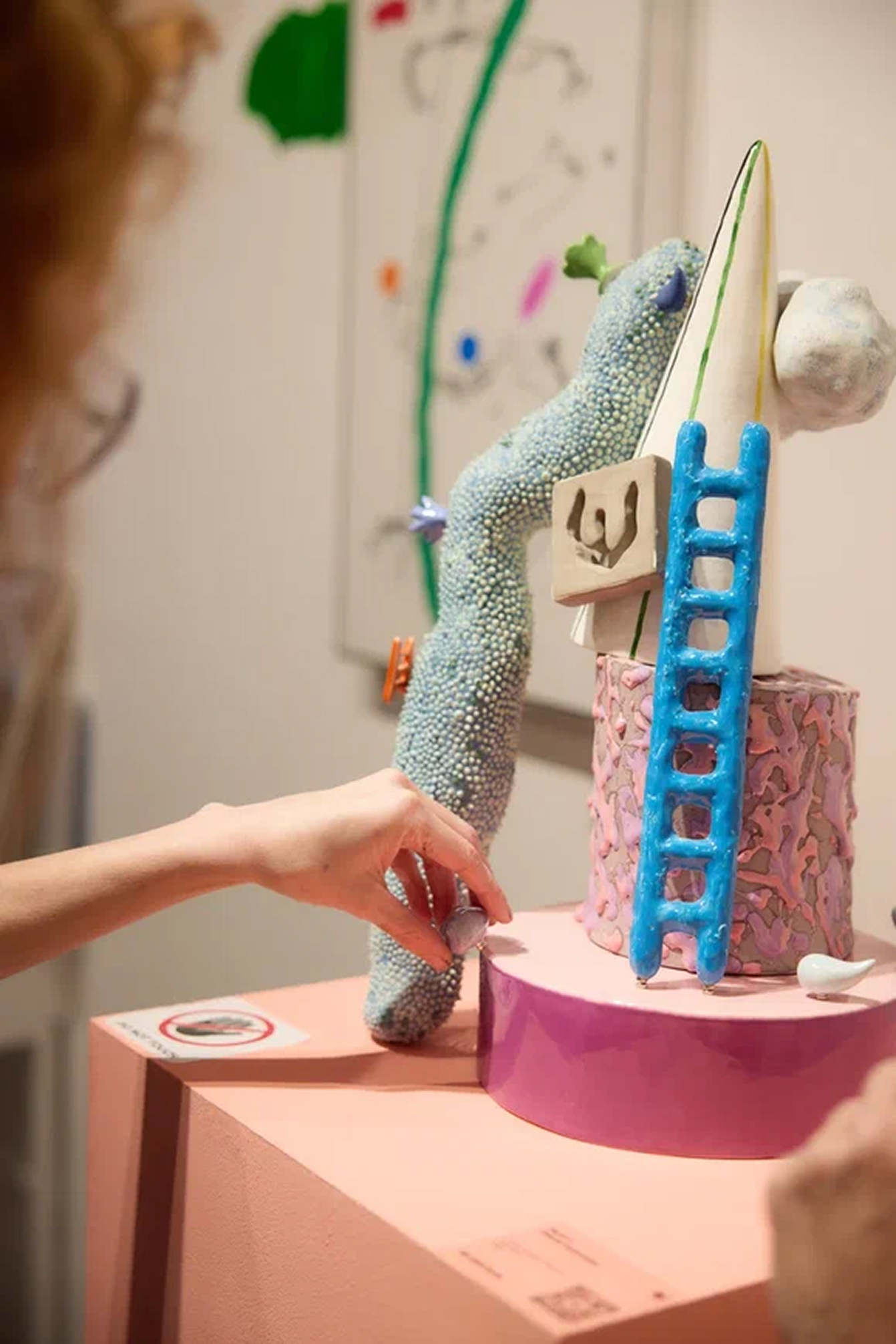 «Не про инфантилизм, а про любовь»: Анастасия Постригай — о новой выставке «Играть можно» (фото 9)