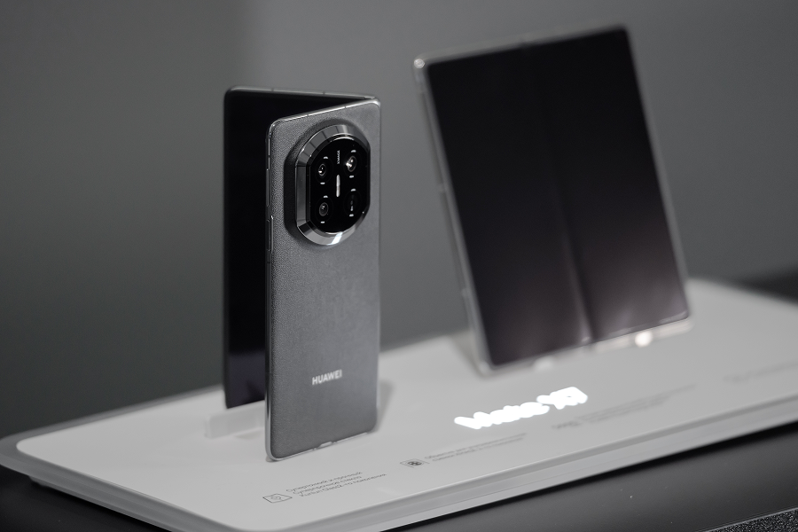 HUAWEI провел турнир по игре в шахматы на смартфонах Mate X7 (фото 3)