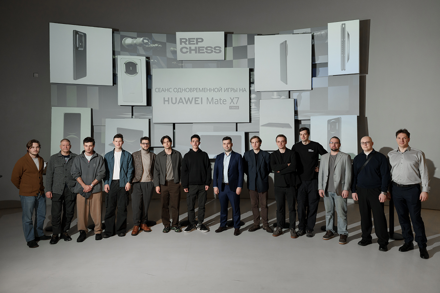 HUAWEI провел турнир по игре в шахматы на смартфонах Mate X7 (фото 9)