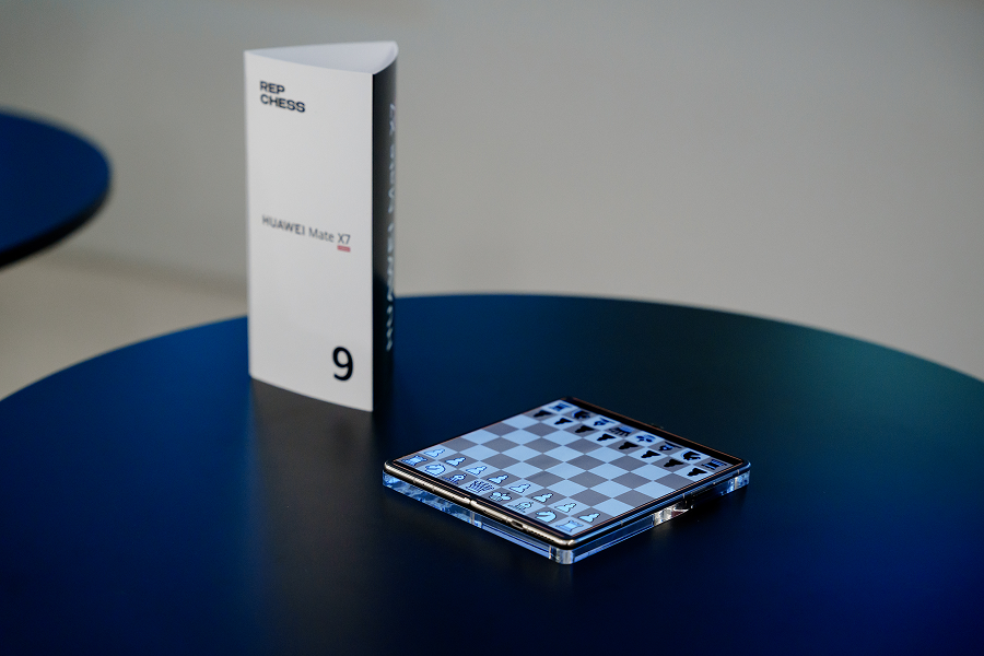 HUAWEI провел турнир по игре в шахматы на смартфонах Mate X7 (фото 7)