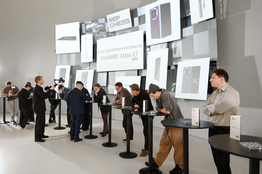 HUAWEI провел турнир по игре в шахматы на смартфонах Mate X7 (фото 13)