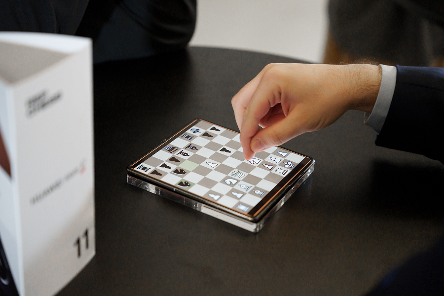 HUAWEI провел турнир по игре в шахматы на смартфонах Mate X7 (фото 12)