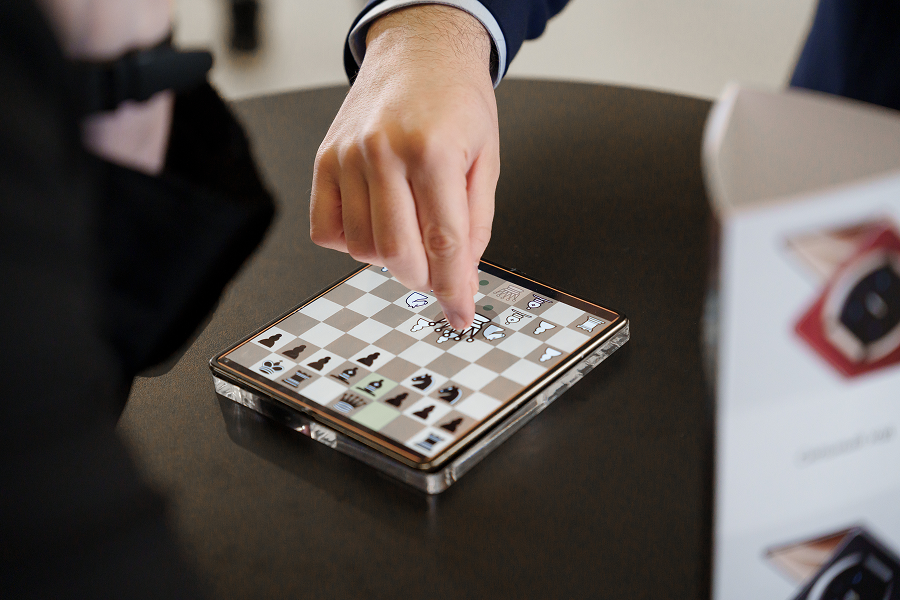 HUAWEI провел турнир по игре в шахматы на смартфонах Mate X7 (фото 16)