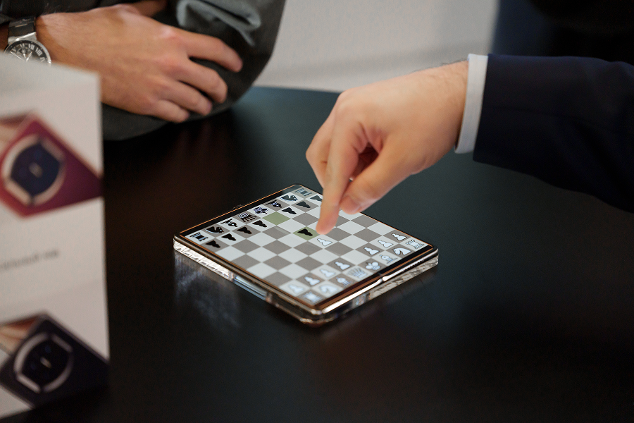 HUAWEI провел турнир по игре в шахматы на смартфонах Mate X7 (фото 1)