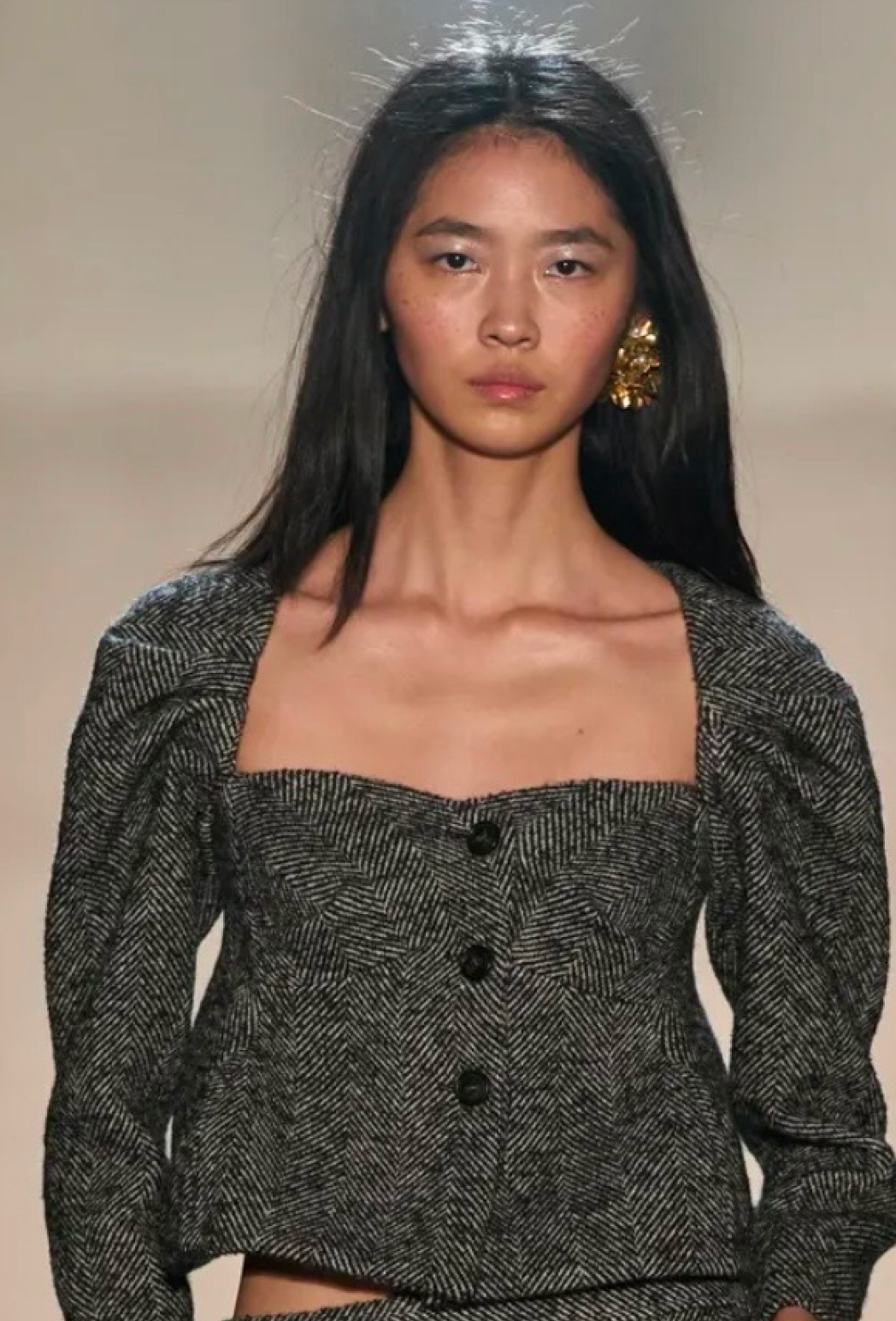 Серебро в макияже и активный румянец: бьюти-тренды Недели моды в Милане сезона осень-зима 2026 (фото 3)