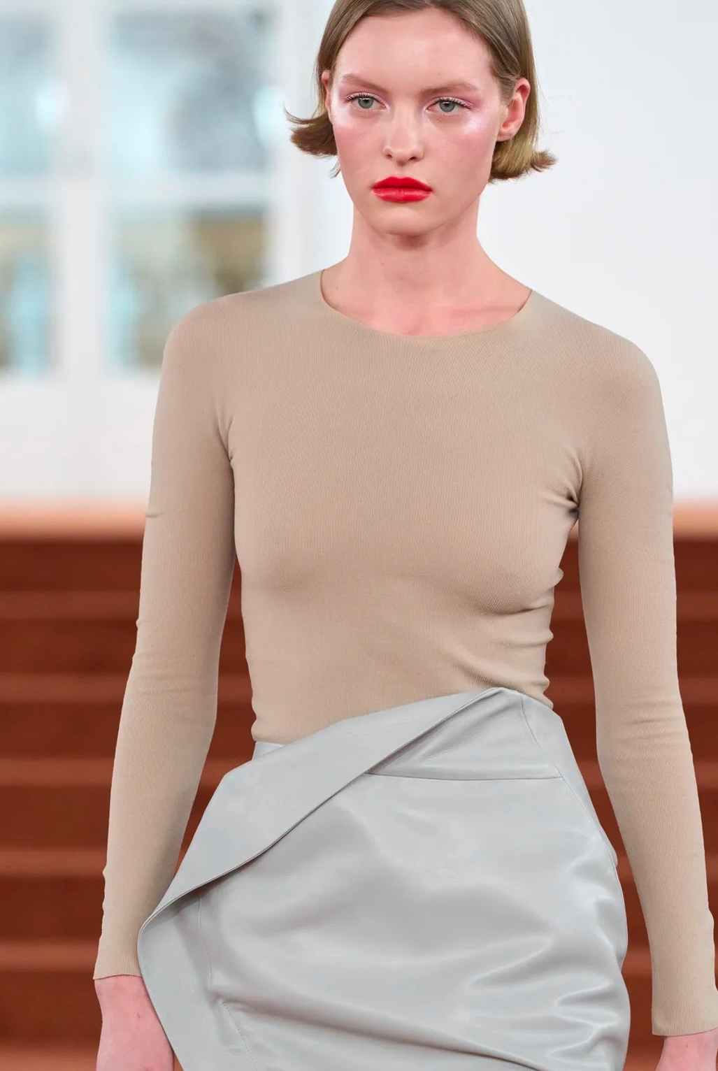 Серебро в макияже и активный румянец: бьюти-тренды Недели моды в Милане сезона осень-зима 2026 (фото 9)