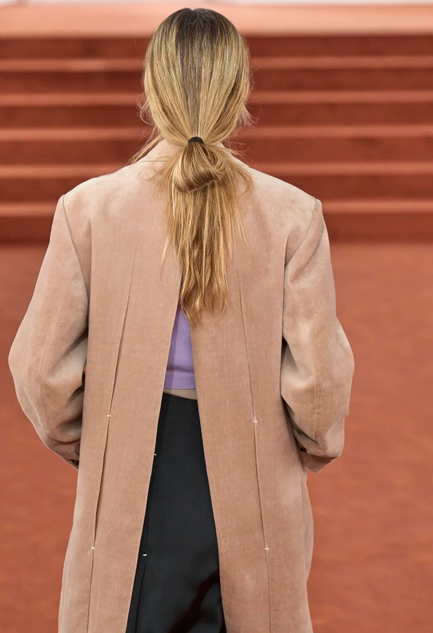 Серебро в макияже и активный румянец: бьюти-тренды Недели моды в Милане сезона осень-зима 2026 (фото 13)