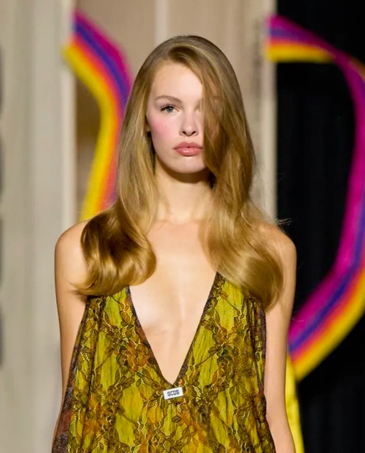 Серебро в макияже и активный румянец: бьюти-тренды Недели моды в Милане сезона осень-зима 2026 (фото 20)