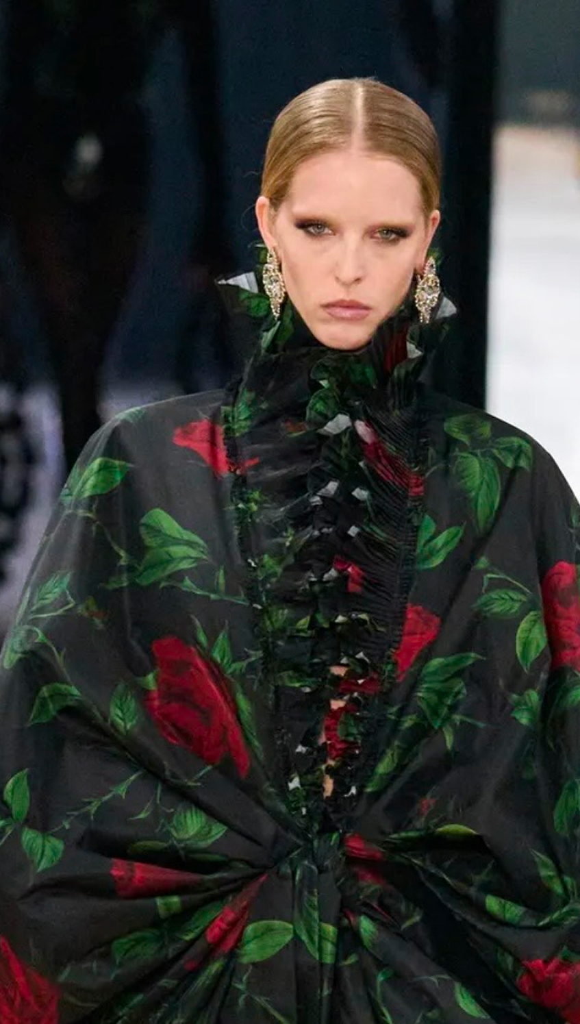 Серебро в макияже и активный румянец: бьюти-тренды Недели моды в Милане сезона осень-зима 2026 (фото 28)