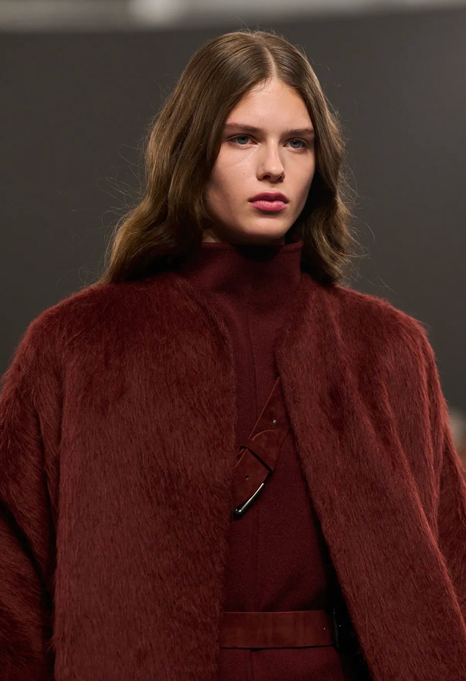 Серебро в макияже и активный румянец: бьюти-тренды Недели моды в Милане сезона осень-зима 2026 (фото 30)