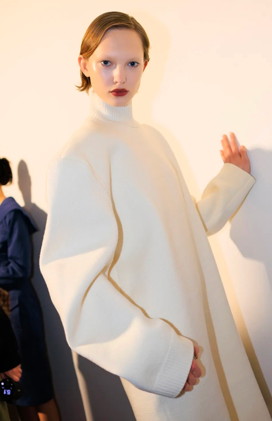 Серебро в макияже и активный румянец: бьюти-тренды Недели моды в Милане сезона осень-зима 2026 (фото 34)