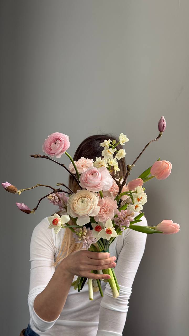 В преддверии 8 Марта цветочная студия Null подготовила специальные букеты (фото 4)