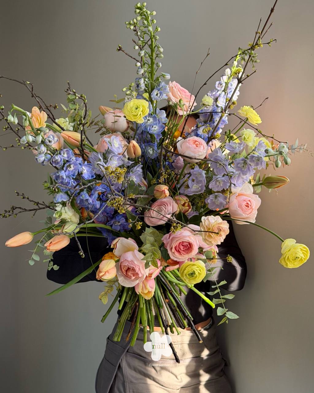В преддверии 8 Марта цветочная студия Null подготовила специальные букеты (фото 3)