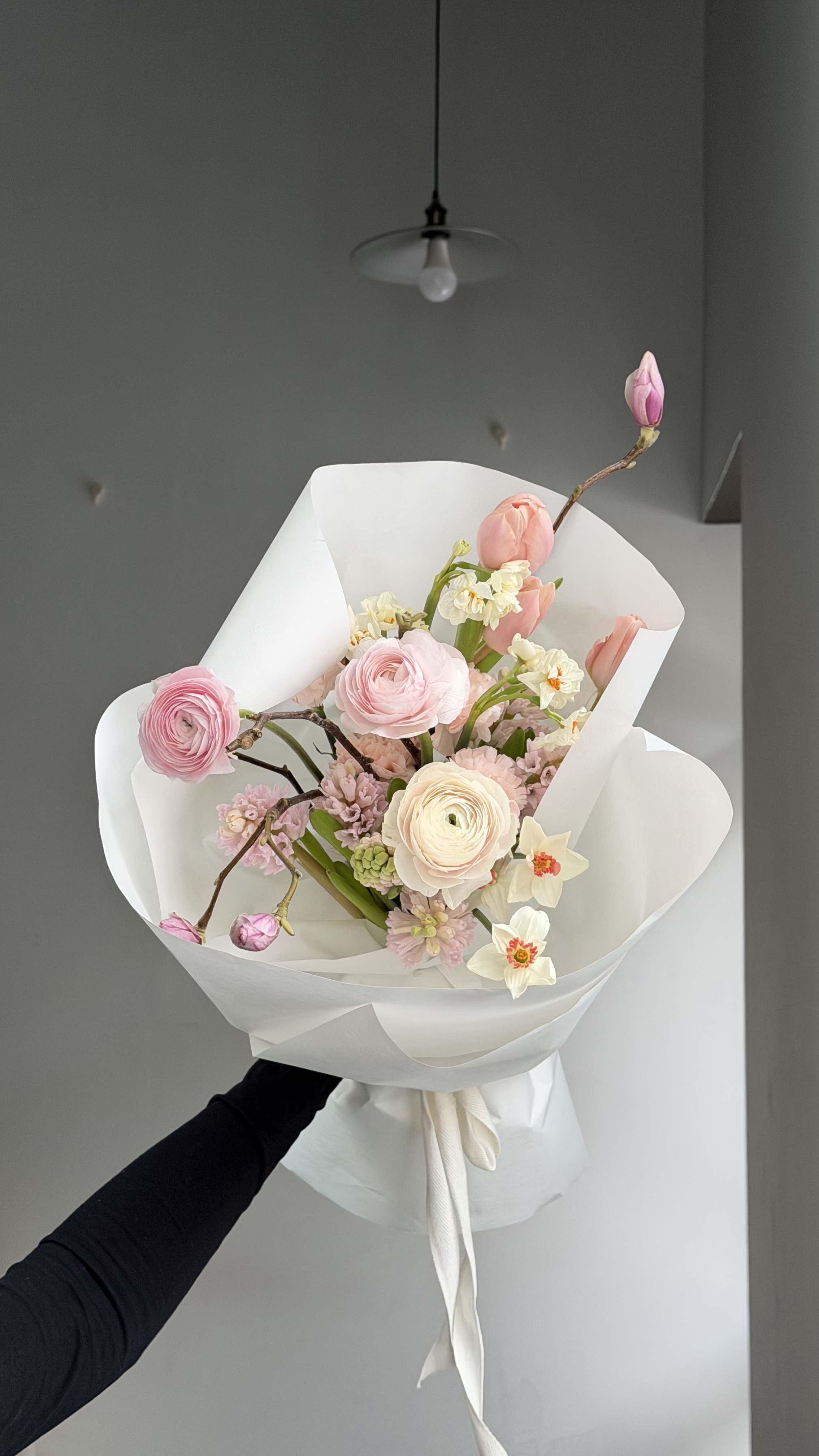 В преддверии 8 Марта цветочная студия Null подготовила специальные букеты (фото 1)