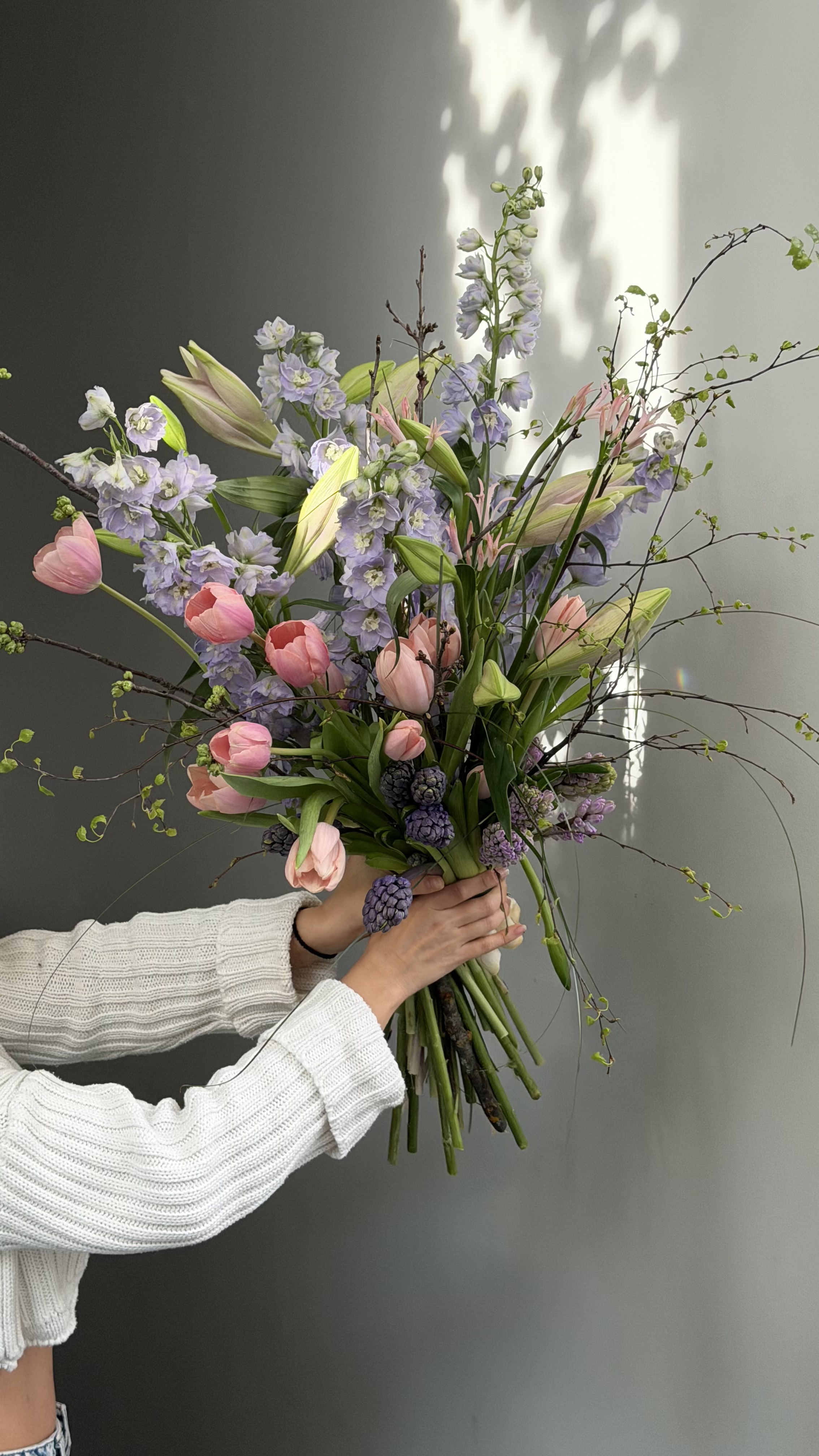 В преддверии 8 Марта цветочная студия Null подготовила специальные букеты (фото 6)