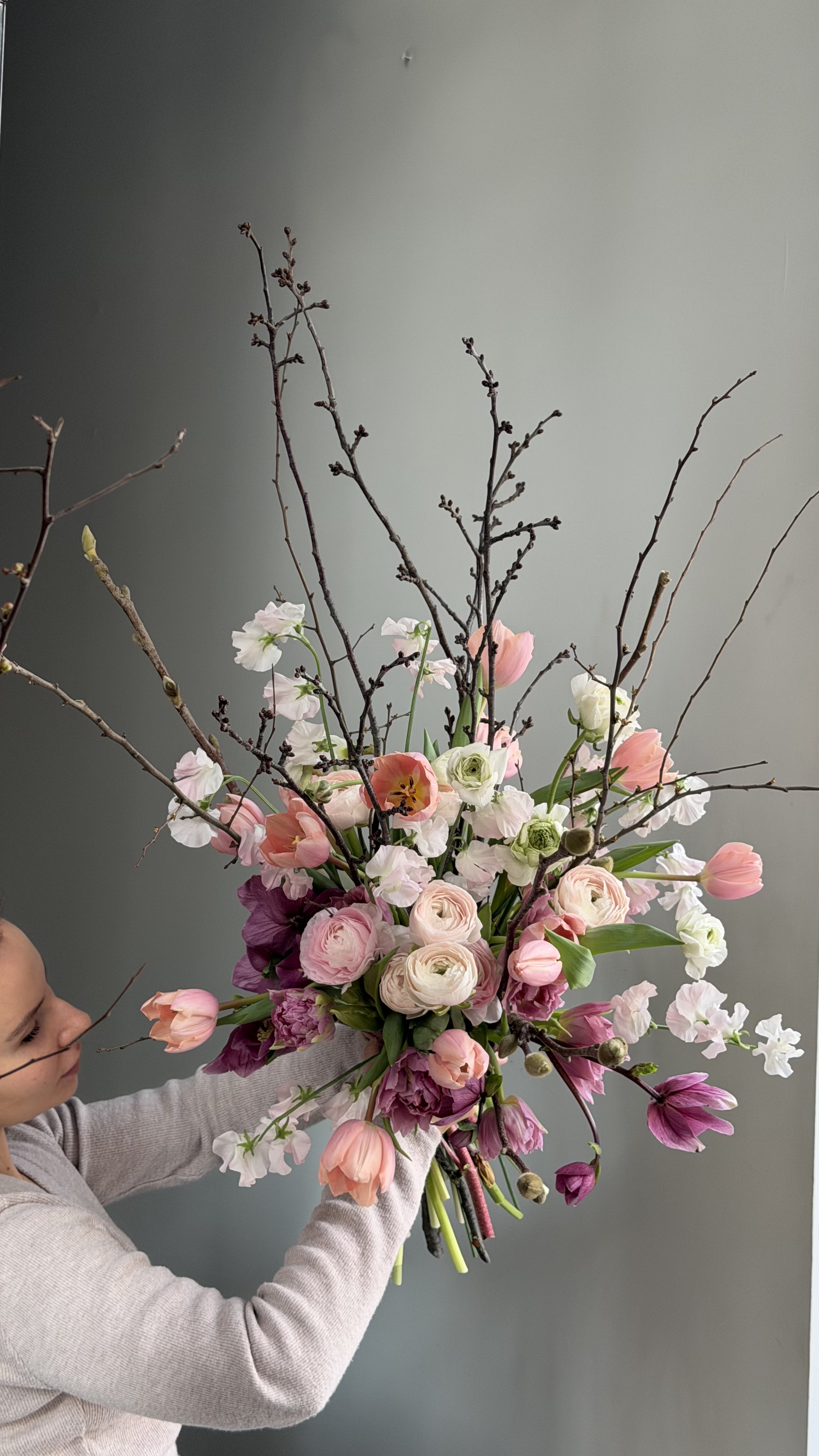 В преддверии 8 Марта цветочная студия Null подготовила специальные букеты (фото 7)