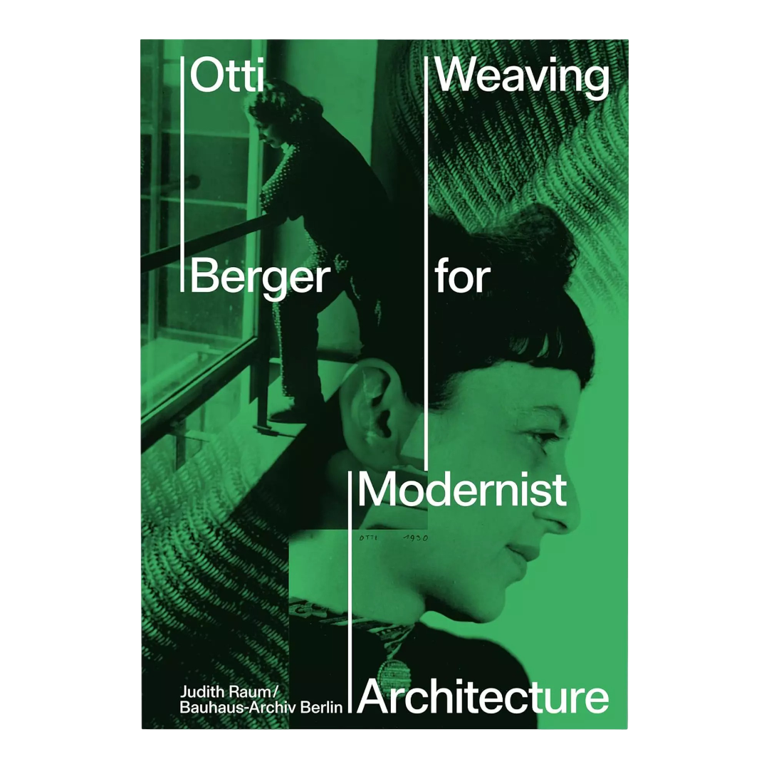 От Рэи Кавакубо до Надежды Добычиной: 8 книг о женщинах в моде и искусстве от магазина Музея «Гараж» (фото 6)