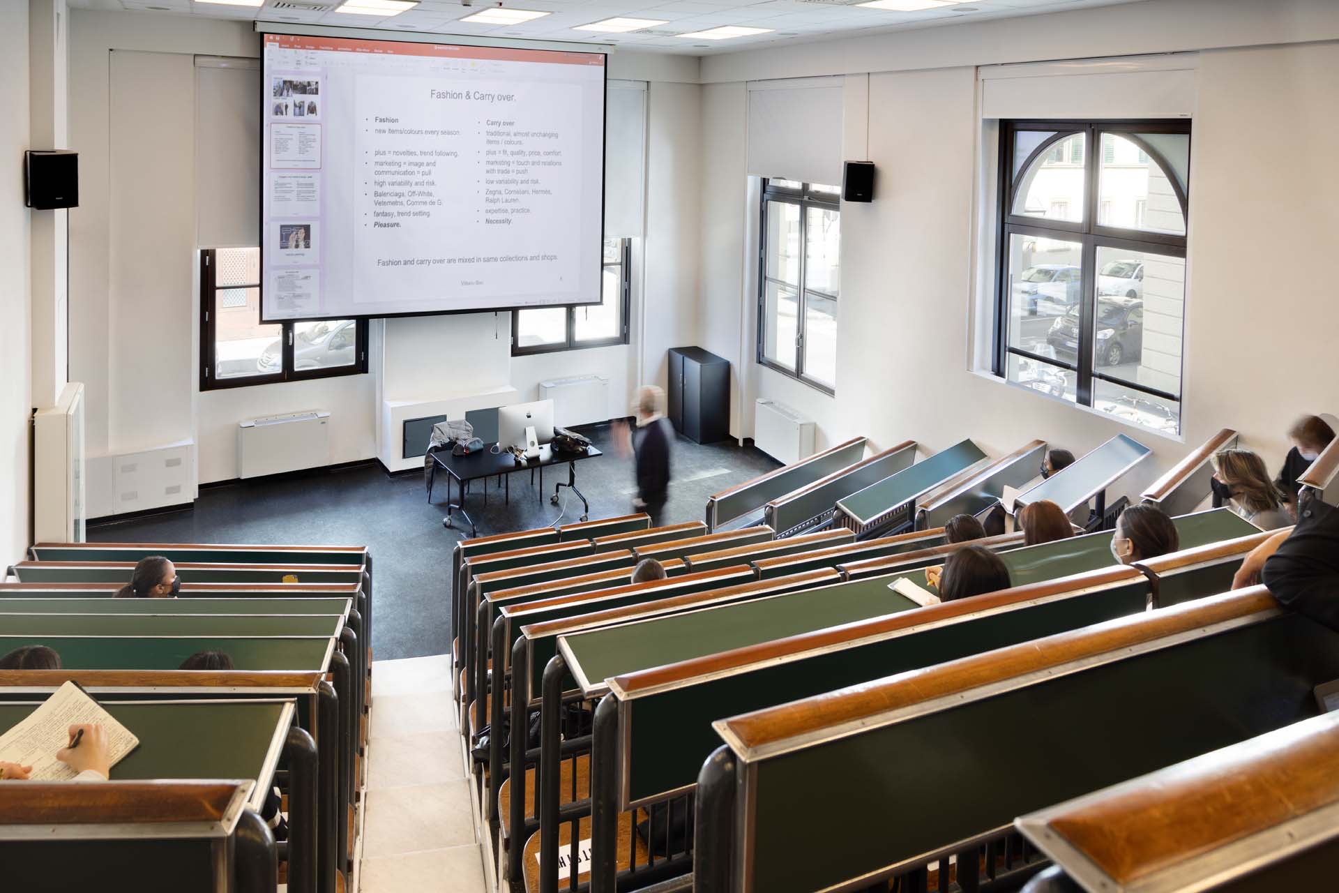 Платформа Wild About и институт Polimoda проведут паблик-ток о моде (фото 1)