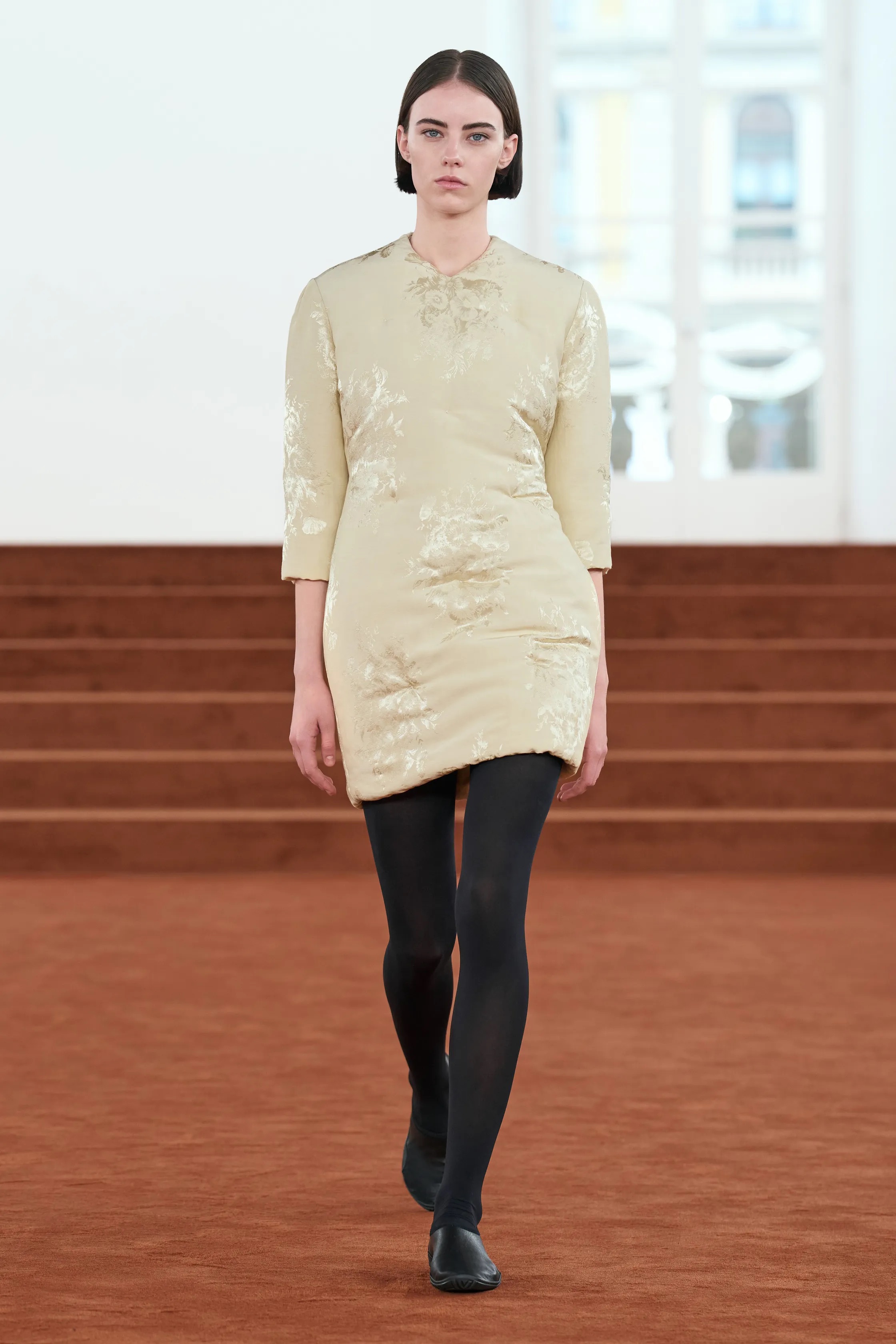 Небрежность и жидкие драгметаллы: Неделя моды в Милане осень-зима 2026 в макро- и микротрендах (фото 47)