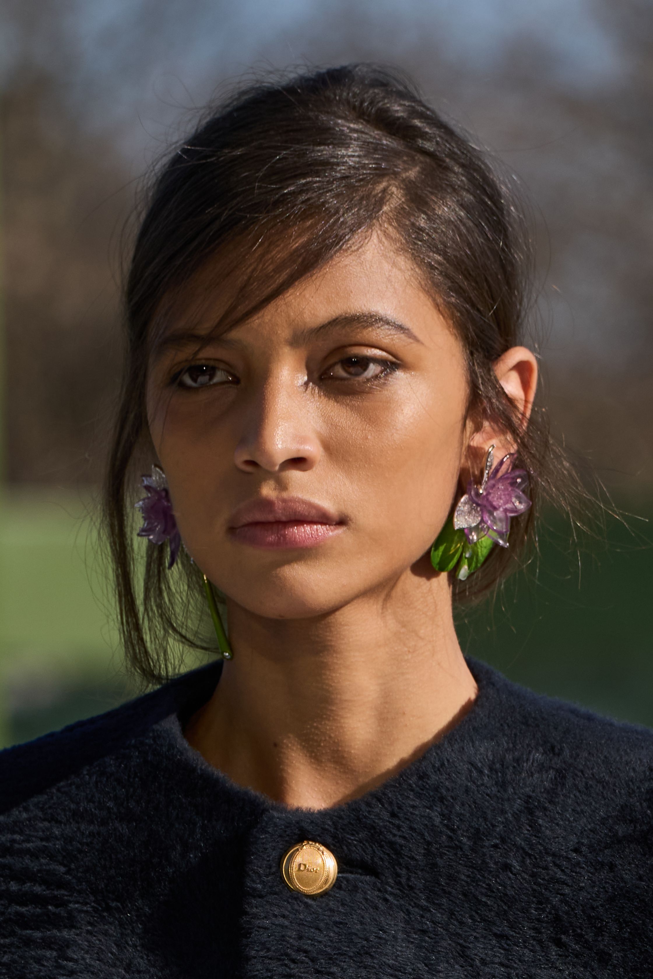 Жакет с акцентом на талии и одеяла вместо пальто. Тренды Недели моды в Париже осень-зима 2026 (фото 97)