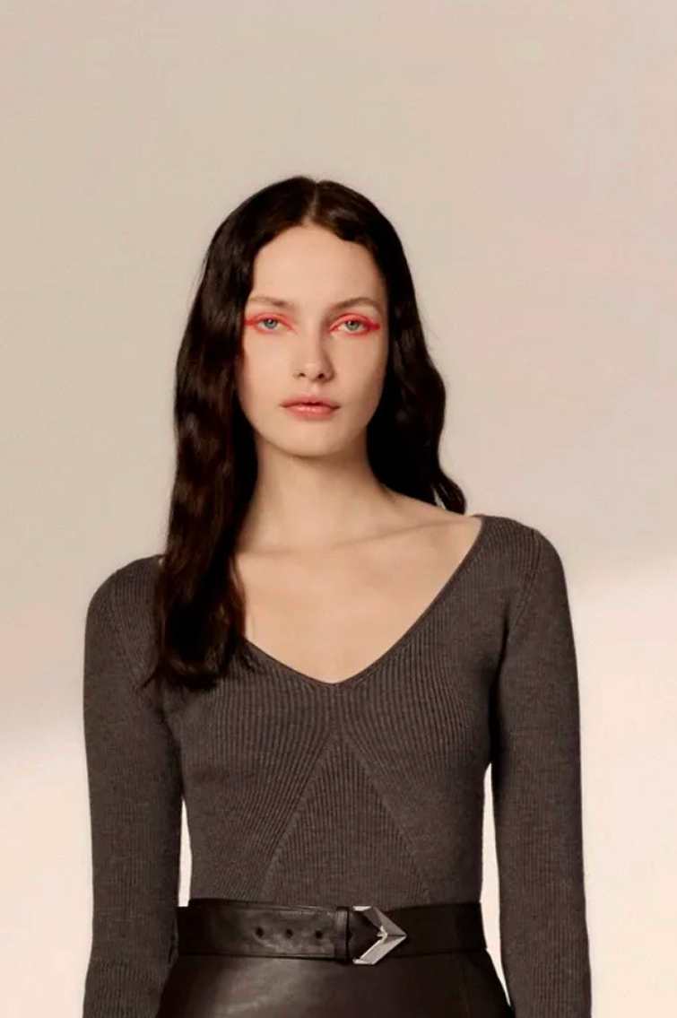 Депрессивные смоки и накладные челки: бьюти-тренды Недели моды в Париже сезона осень-зима 2026 (фото 7)