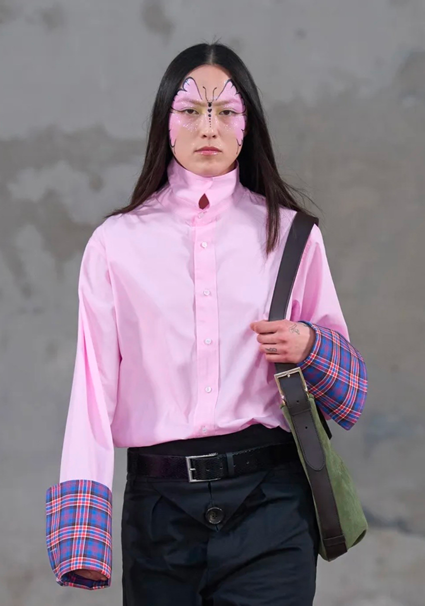 Депрессивные смоки и накладные челки: бьюти-тренды Недели моды в Париже сезона осень-зима 2026 (фото 32)