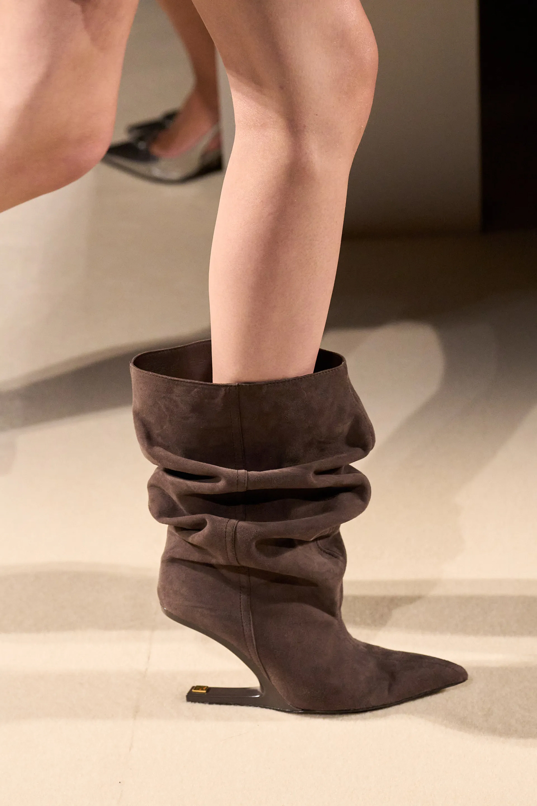 Ретро-клоги, сникеры и не только. Самая модная обувь на весну 2026 (фото 11)