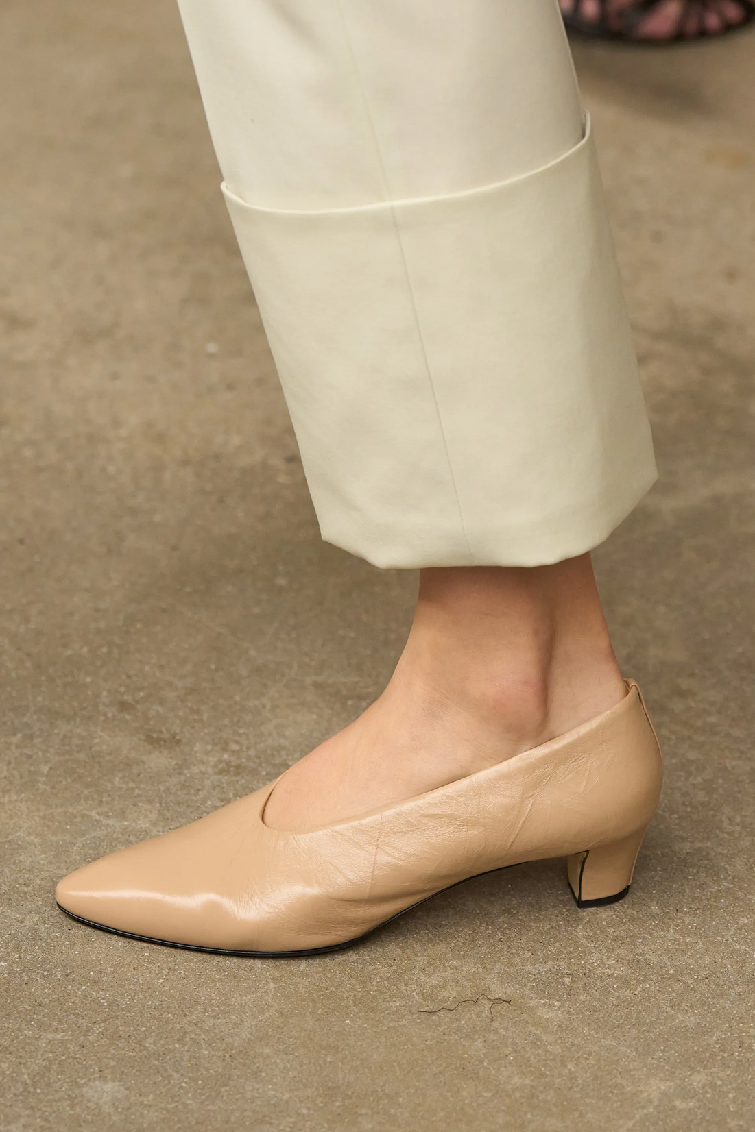 Ретро-клоги, сникеры и не только. Самая модная обувь на весну 2026 (фото 16)