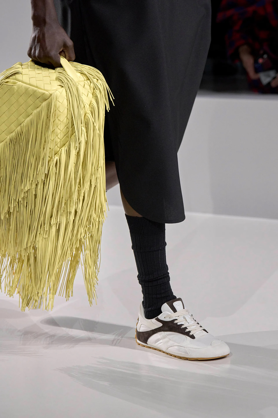 Ретро-клоги, сникеры и не только. Самая модная обувь на весну 2026 (фото 19)