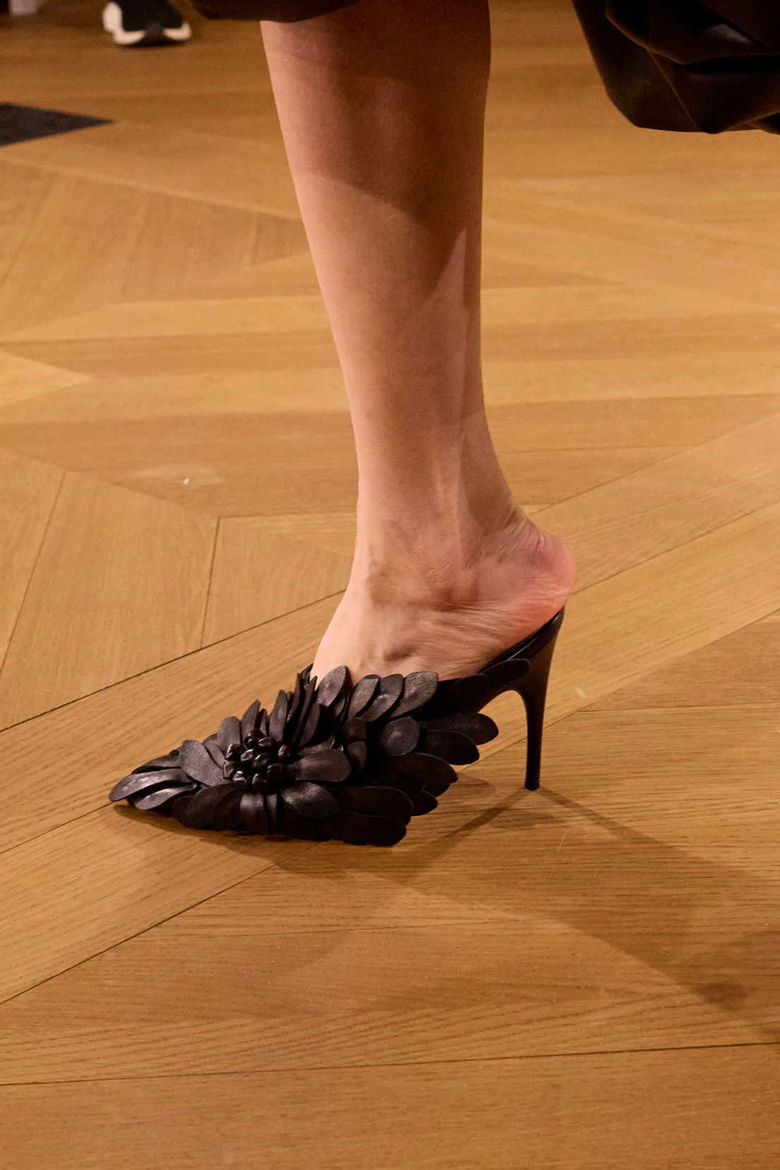 Ретро-клоги, сникеры и не только. Самая модная обувь на весну 2026 (фото 25)