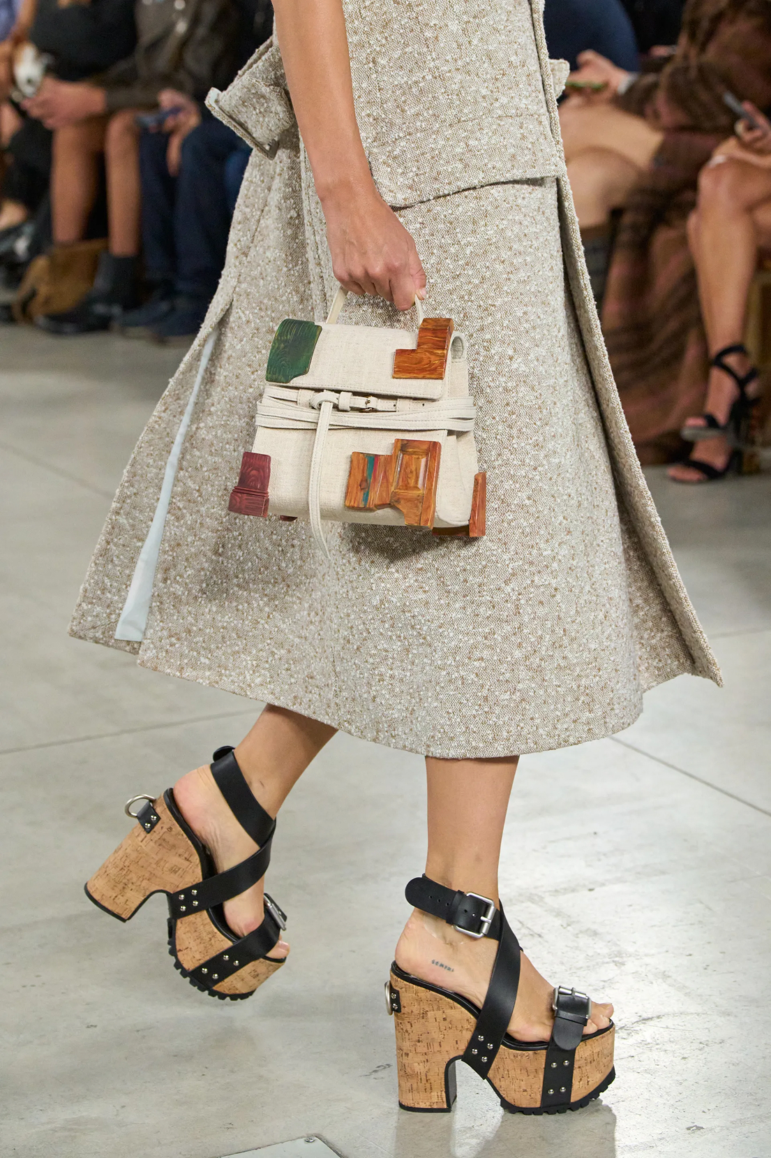 Ретро-клоги, сникеры и не только. Самая модная обувь на весну 2026 (фото 32)