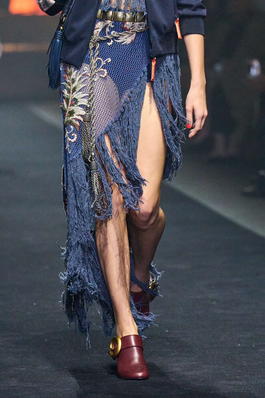 Ретро-клоги, сникеры и не только. Самая модная обувь на весну 2026 (фото 33)