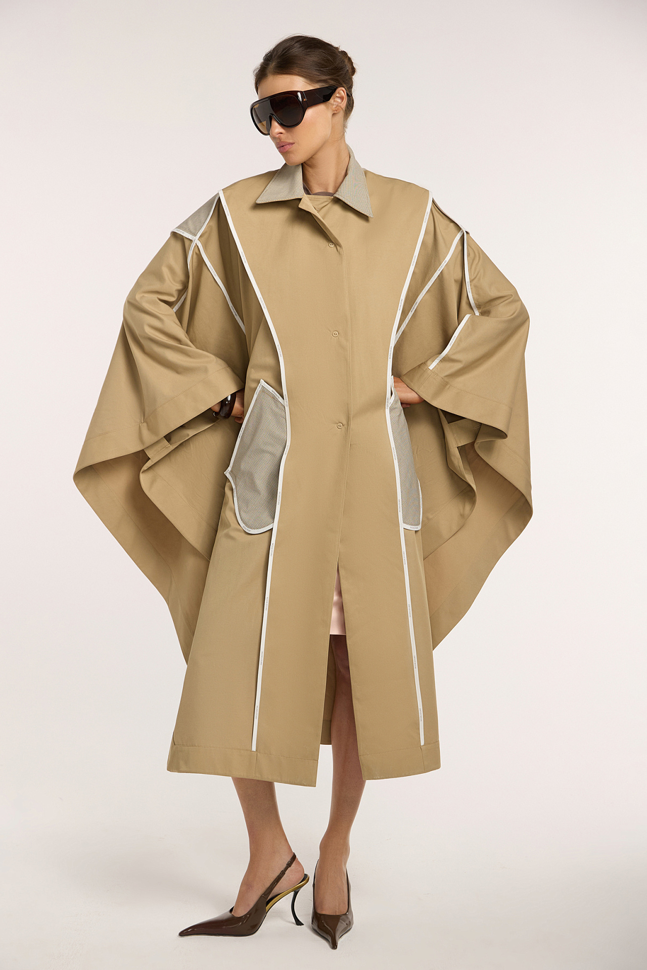 Косухи, пальто, бомберы и, конечно, тренчи — 50 вариантов верхней одежды на весну 2026 (фото 7)