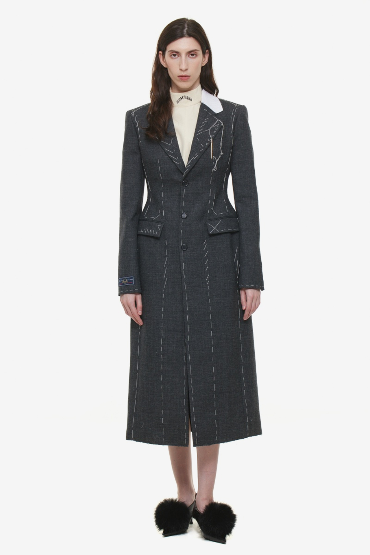 Косухи, пальто, бомберы и, конечно, тренчи — 50 вариантов верхней одежды на весну 2026 (фото 59)