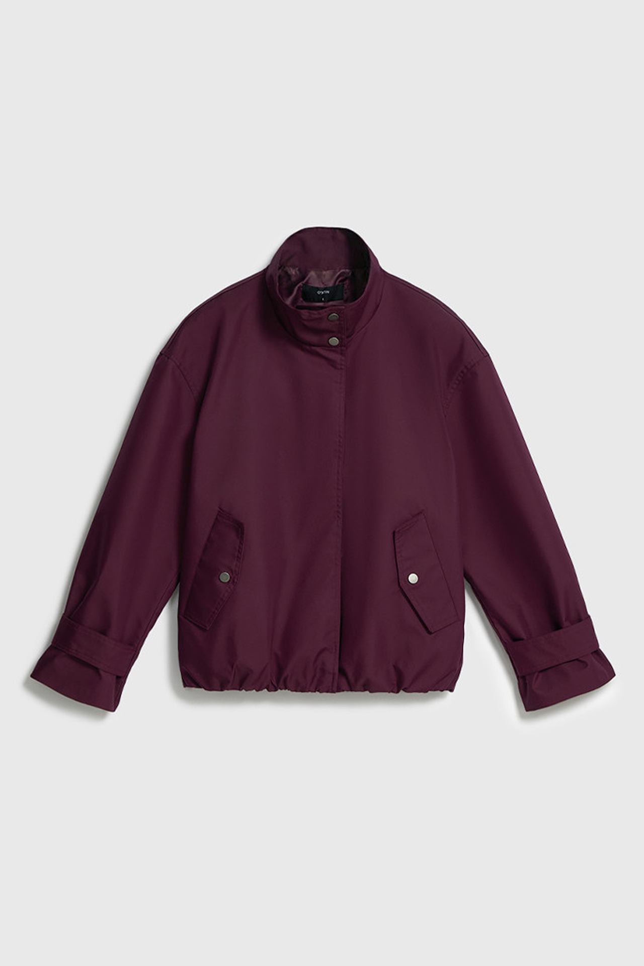 Косухи, пальто, бомберы и, конечно, тренчи — 50 вариантов верхней одежды на весну 2026 (фото 33)