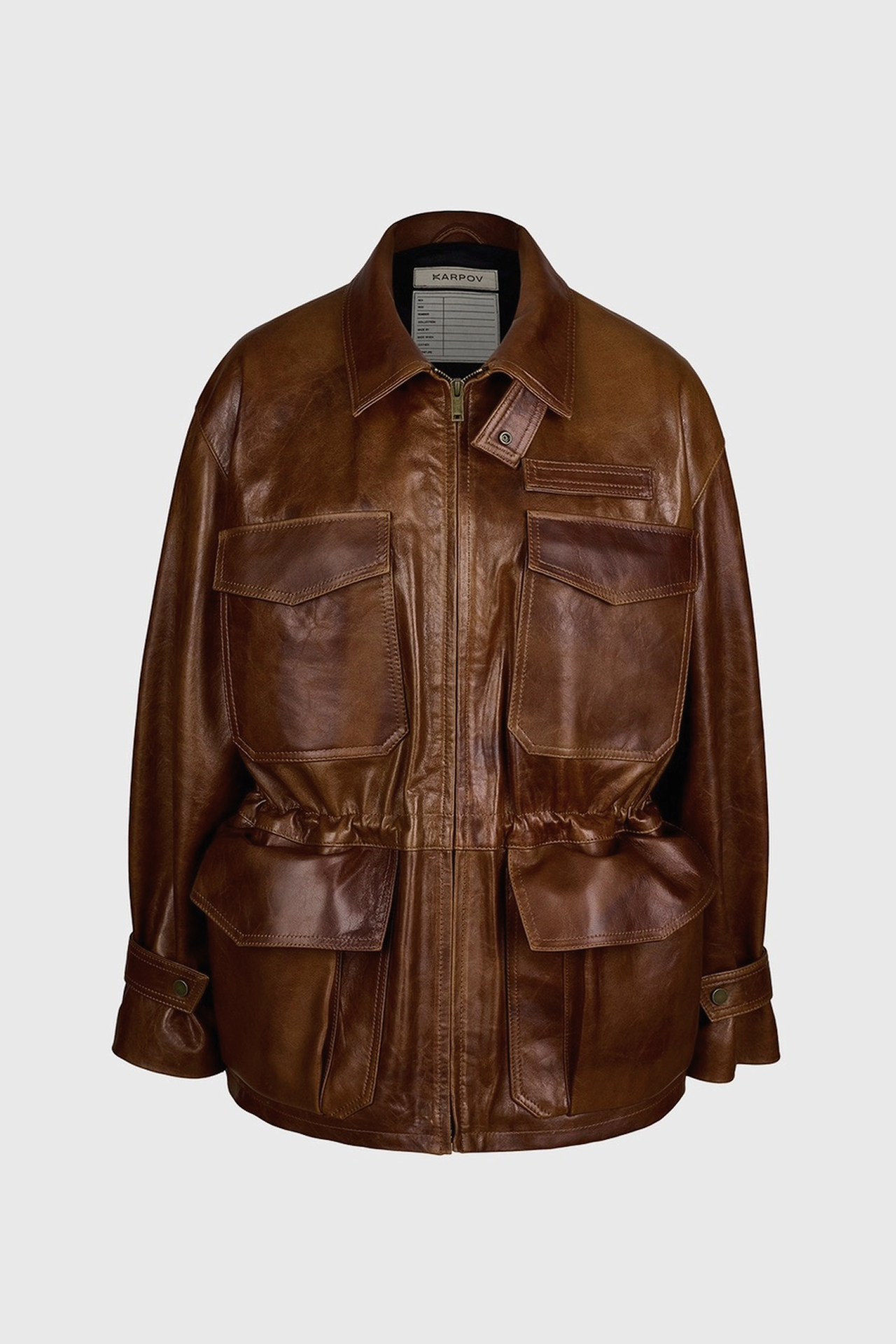 Косухи, пальто, бомберы и, конечно, тренчи — 50 вариантов верхней одежды на весну 2026 (фото 31)