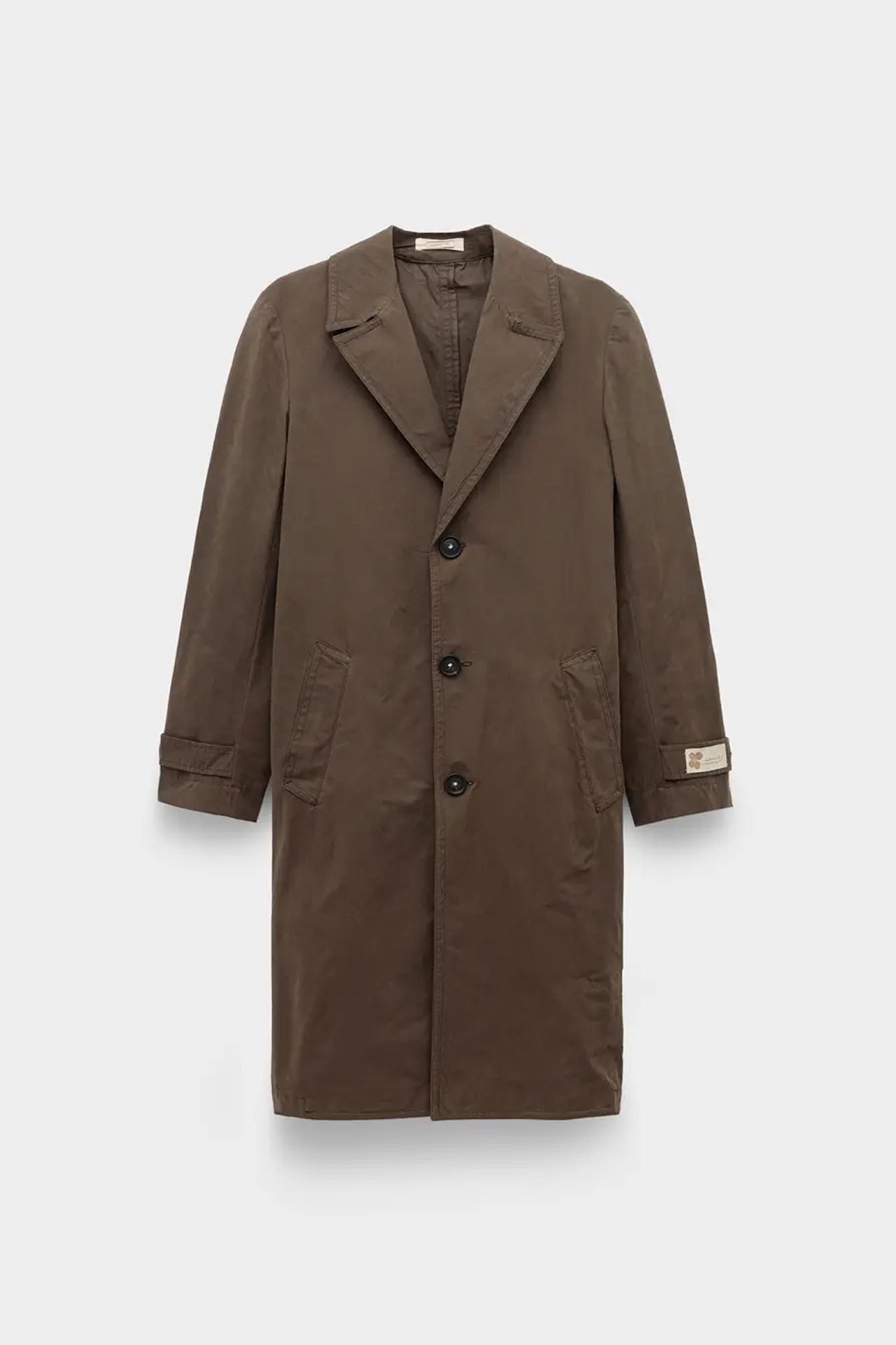 Косухи, пальто, бомберы и, конечно, тренчи — 50 вариантов верхней одежды на весну 2026 (фото 45)