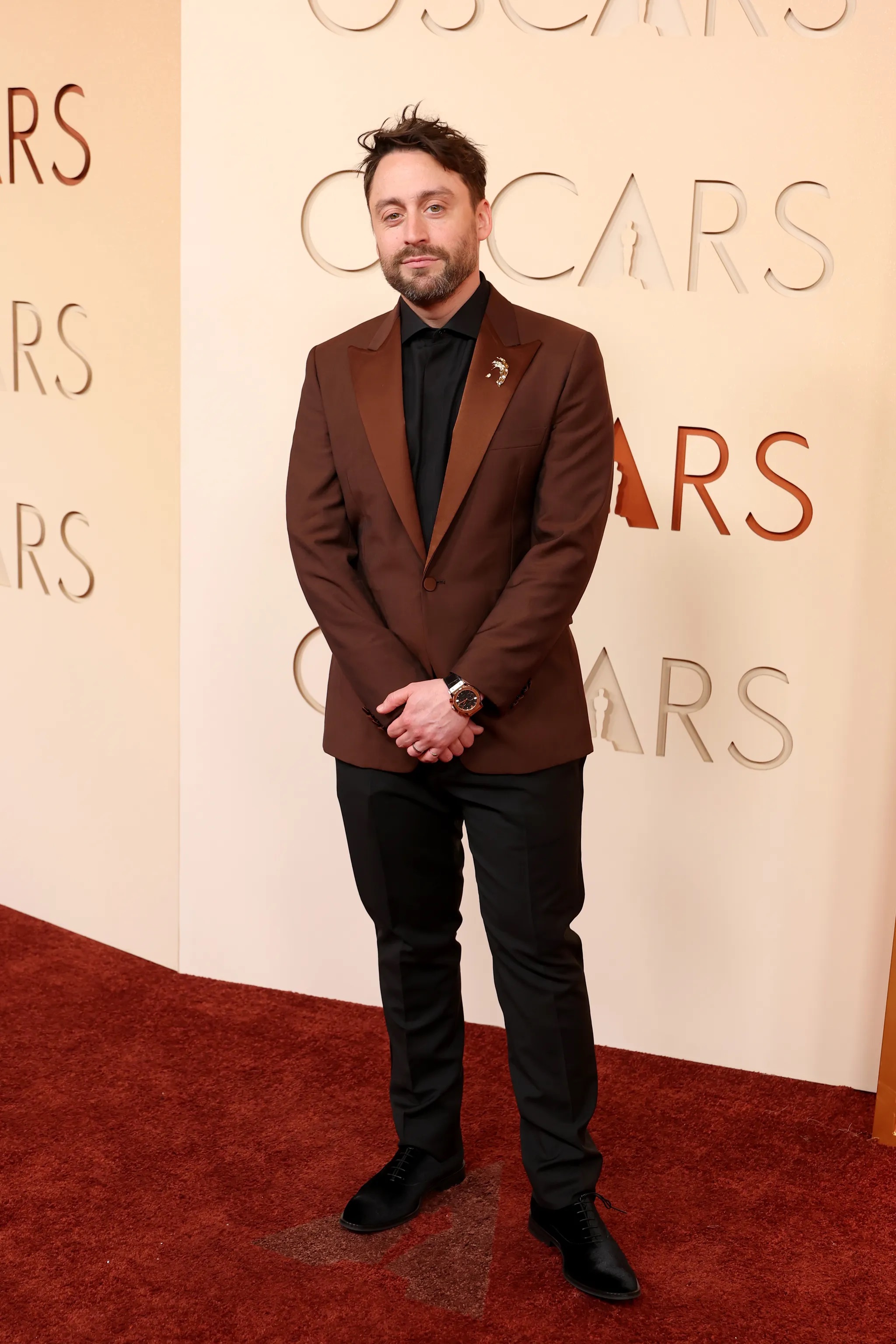 Леонардо Ди Каприо в Dior и Джесси Бакли в Chanel: красная дорожка «Оскара-2026» (фото 28)