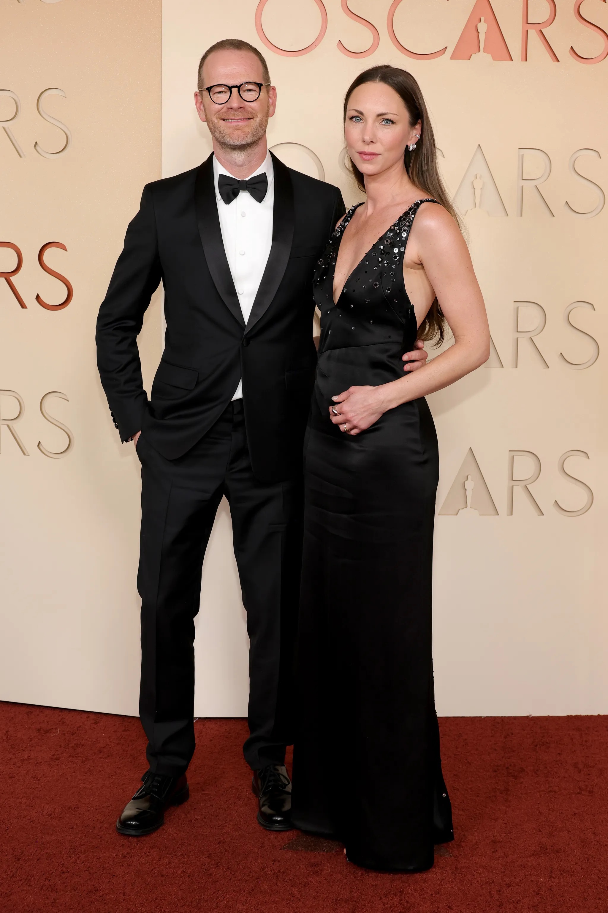 Леонардо Ди Каприо в Dior и Джесси Бакли в Chanel: красная дорожка «Оскара-2026» (фото 21)