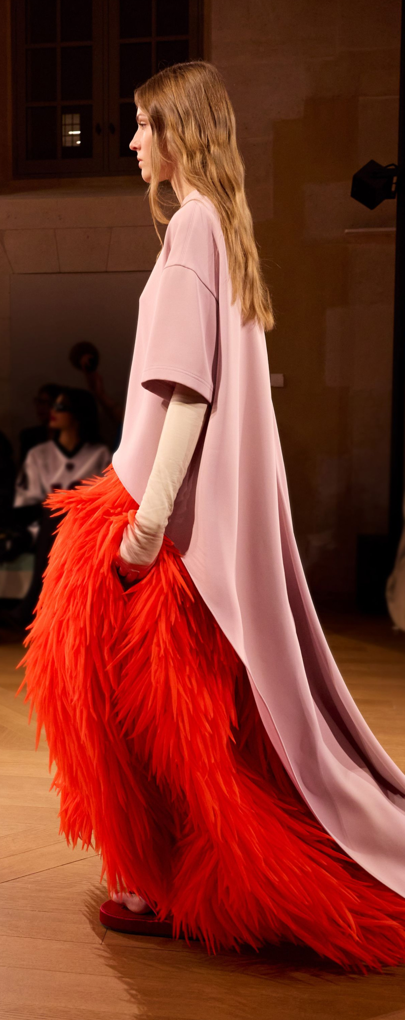 Вещь, без которой этой весной никуда? Эффектная юбка ниже колена. Вот 10 таких — от локальных брендов (фото 6)