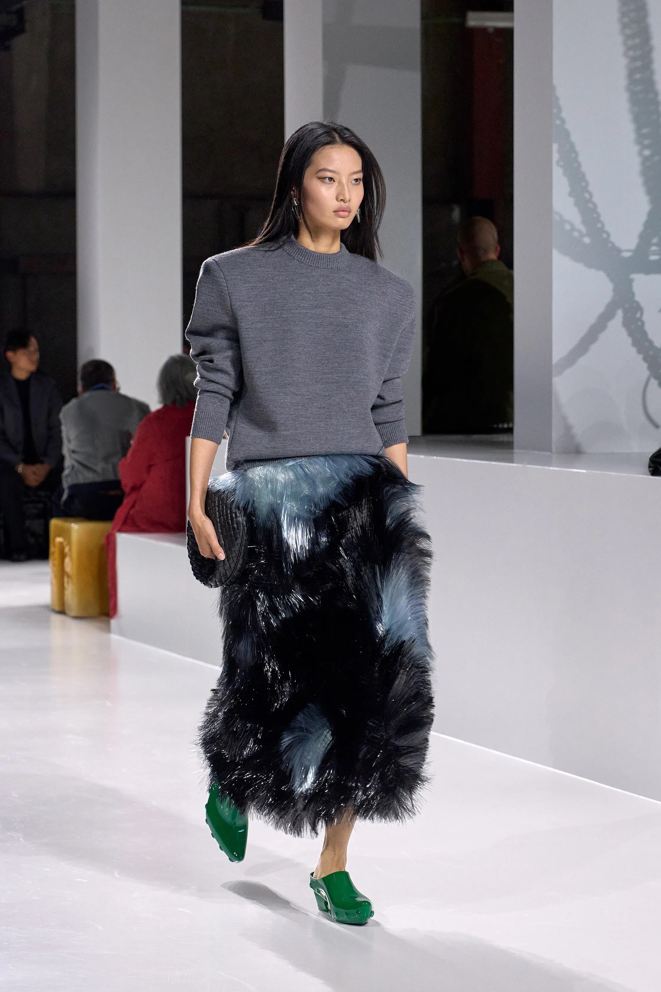 Вещь, без которой этой весной никуда? Эффектная юбка ниже колена. Вот 10 таких — от локальных брендов (фото 4)