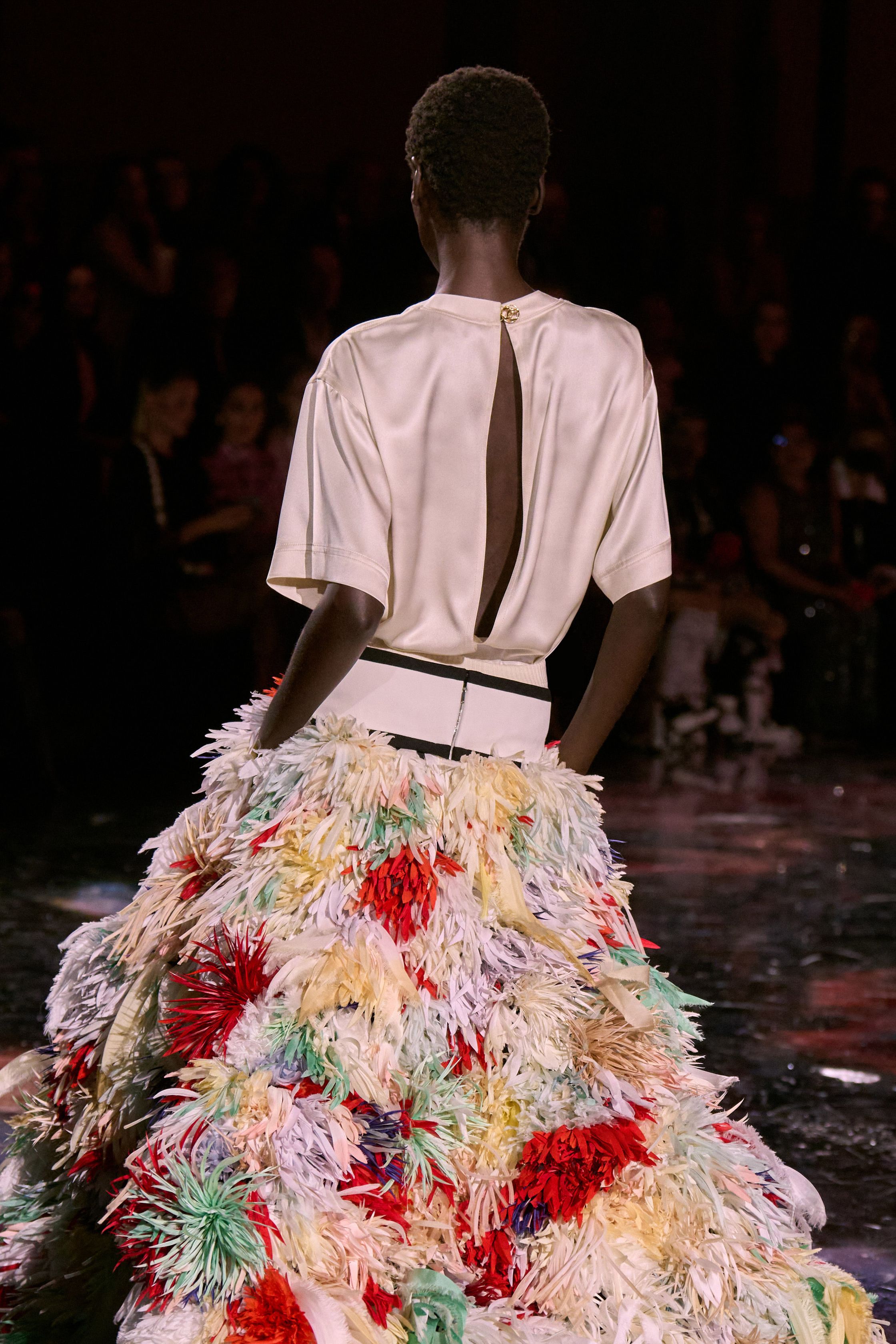 Вещь, без которой этой весной никуда? Эффектная юбка ниже колена. Вот 10 таких — от локальных брендов (фото 9)