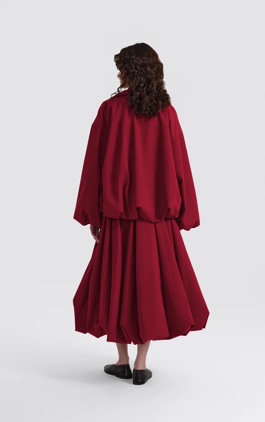 Вещь, без которой этой весной никуда? Эффектная юбка ниже колена. Вот 10 таких — от локальных брендов (фото 11)