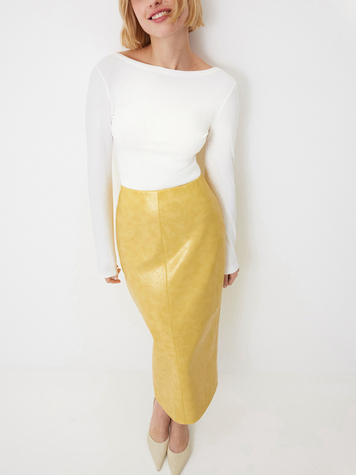 Вещь, без которой этой весной никуда? Эффектная юбка ниже колена. Вот 10 таких — от локальных брендов (фото 14)